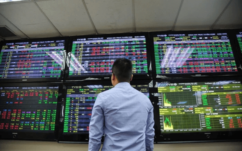 Sinh viên có nên đầu tư chứng khoán không?