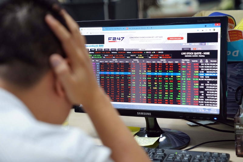Cổ phiếu mất giá nhà đầu tư nên làm gì?